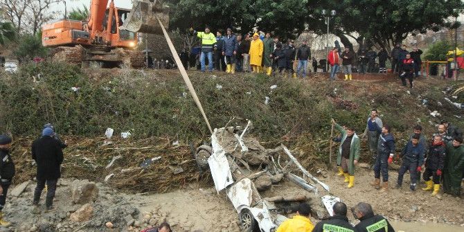 Mersin’de Selde Hayatını Kaybeden Çiftin Otomobiline Ulaşıldı
