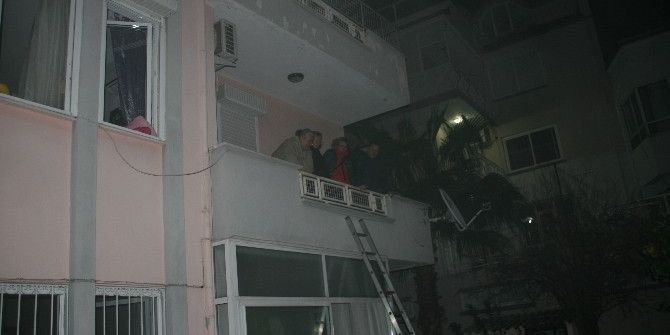 Apartmanda Çıkan Yangın Paniğe Neden Oldu