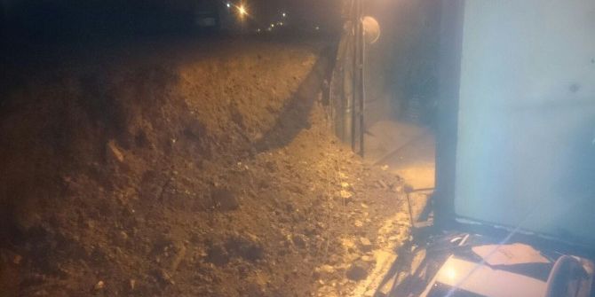 Sultanbeyli’de Yağışa Dayanamayan İstinat Duvarı Büyük Bir Gürültüyle Çöktü