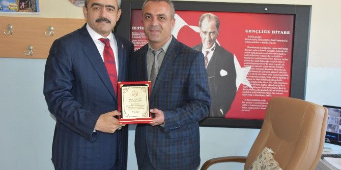 Başkan Alıcık’a Anlamlı Plaket