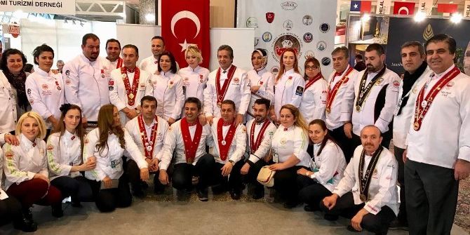 Aydınlı Şef Üstün Hizmet Belgesi Ve Nişanıyla Ödüllendirildi