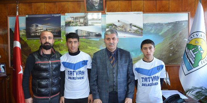 Tatvan’dan İki Sporcu Bursaspor’un Alt Yapısına Transfer Oldu