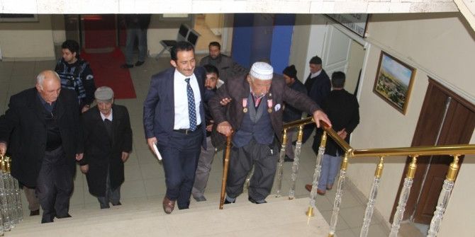 Kaymakam Öztürk, Gazi Ve Şehit Ailelerini Umreye Gönderdi