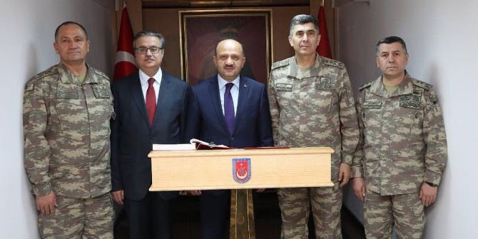 Milli Savunma Bakanı Işık, Şırnak Namaz Dağı’nda Nöbet Tutan Mehmetçikleri Ziyaret Etti