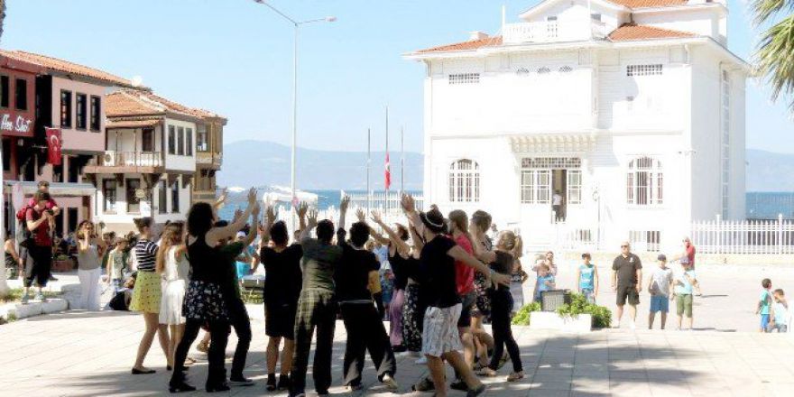 Pandomim İle Barış Anlatıldı