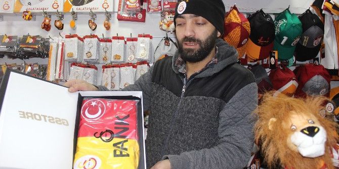 Galatasaray Tırında En Çok İlgiyi Nostalji Formalar Görüyor