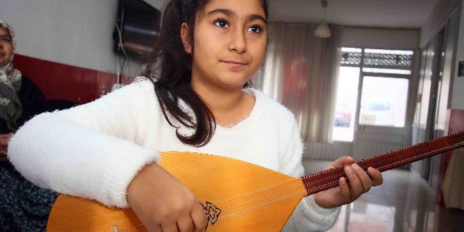 Bayraklı’da Bağlama Kursuna Kadınlarda Yoğun İlgi