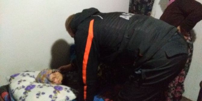 Mahsur Kalan 87 Yaşındaki Kadını Afad Kurtardı