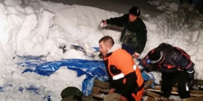 Bursa’da Aşırı Kardan Ağıl Çöktü, 300 Koyun Kar Altın Kaldı