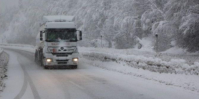Bolu Dağı Ve Kent Merkezinde Yoğun Kar Yağışı