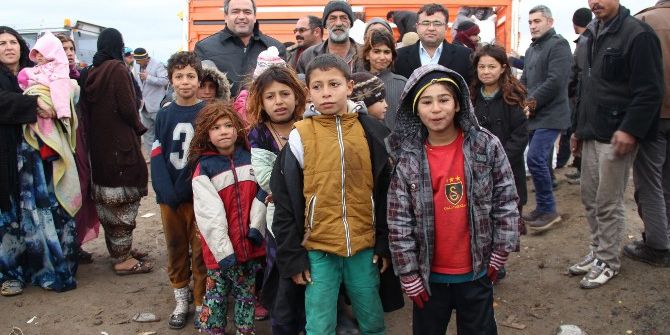 - Suriye Türkmenlerinin Çamur İçindeki Çadırlarda Yaşam Mücadelesi