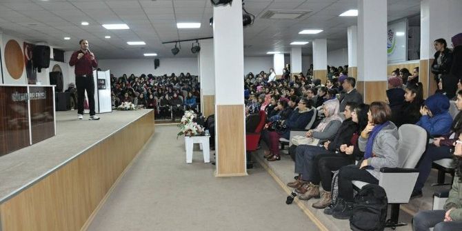 Gölbaşı İlçesinde ‘Gençlik Ve Gelecek’ Konulu Söyleşi Yapıldı