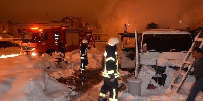 Karaman’da Köfteci Minibüsü Yandı