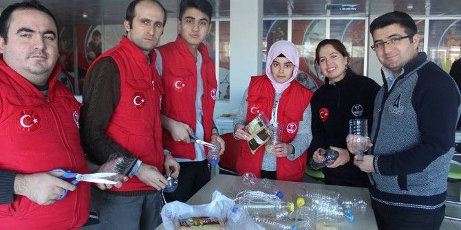 Gençlik Merkezi Üyelerinden Aç Kuşlara Yem