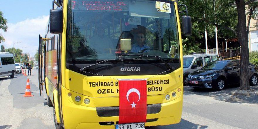 Halk Otobüslerinden Darbeye Türk Bayraklı Tepki