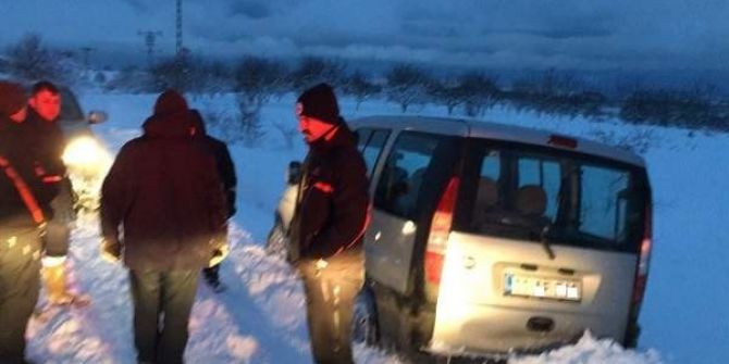 Bilecik Afad, Araçları Kara Saplanan Baba Ve Oğlunu Kurtardı