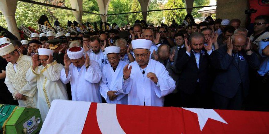 Darbe Girişiminde Müdürünü Koruyan Şehit Münür Alkan Son Yolculuğuna Uğurlandı
