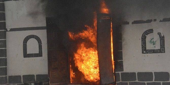 Elektrik Trafosu Bomba Gibi Patladı