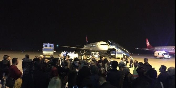 Uçakta Yaşanan Gerginlik Rötara Neden Oldu