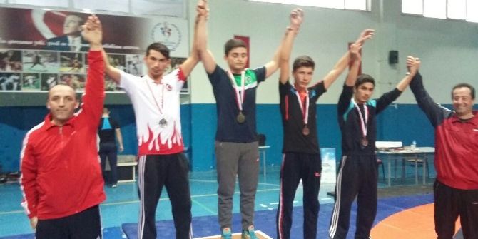 Karacabeyli Güreşçiler, Şehitler İçin Mindere Çıktı