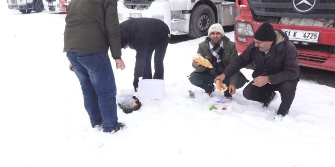 Tır Şoförleri Araçlarda Mahsur Kaldı