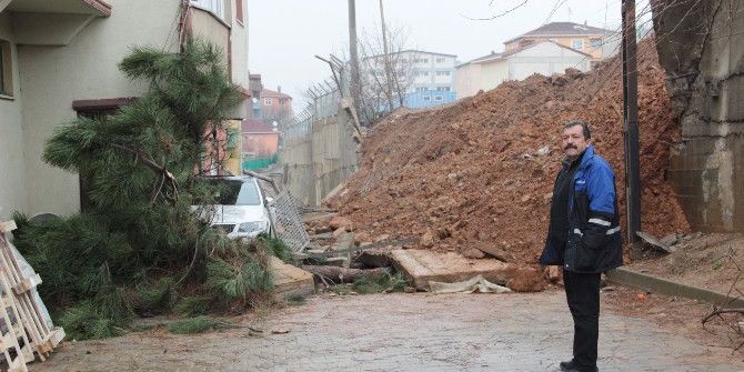 İstinat Duvarı Çöktü, Vatandaş Tedirgin Oldu