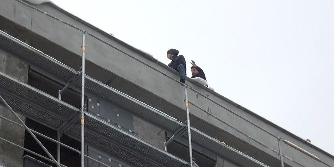 İntihar İçin Çatıya Çıktı, İkna Edecek Psikolog Bulunamadı