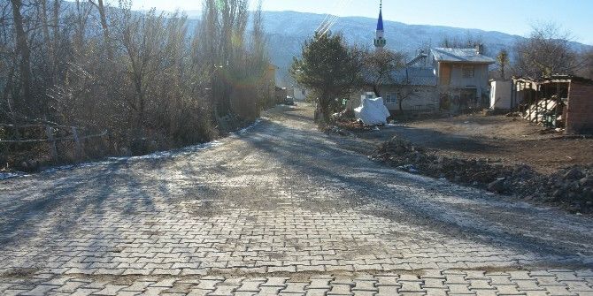 Koyulhisar’da Parke Taşı Döşeme Çalışmaları