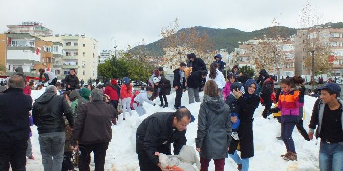 Anamur’da Kar Sevinci