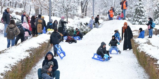 Başkent’te Çocuklara Ücretsiz Kızak Hizmeti
