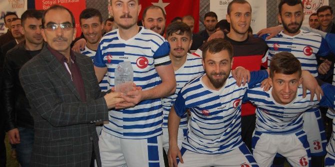 Bitlis’te ‘15 Temmuz Şehitleri Halı Saha Futbol Turnuvası’ Sona Erdi