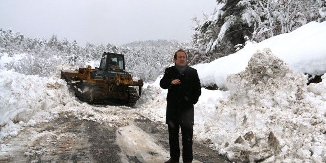 İznik Kaymakamı Pehlivan Karla Mücadeleyi Denetledi