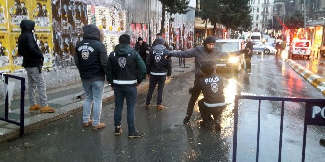 Taksim Meydan’ı Araç Trafiğine Kapatıldı