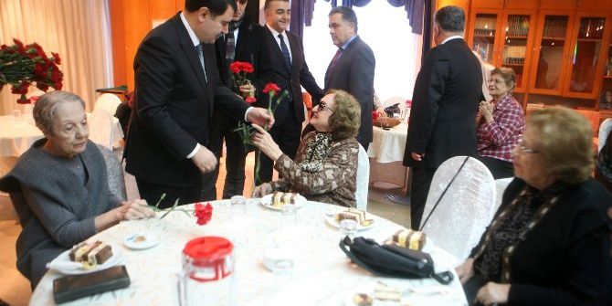 Vali Vasip Şahin: "Yılbaşı İçin 25 Bin Polis Görev Yapacak"