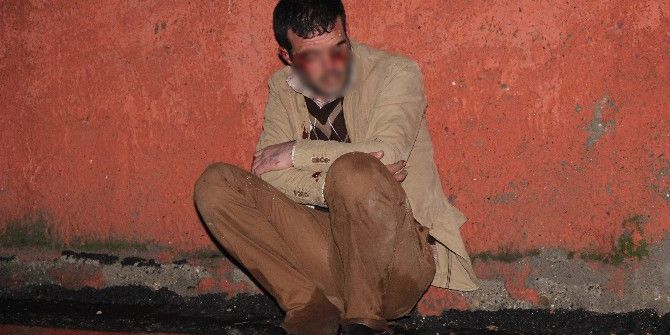 Evini Yakmaya Çalışan Sarhoş “Evini Niye Yakıyorsun” Diyen Çocuğu Bıçakladı