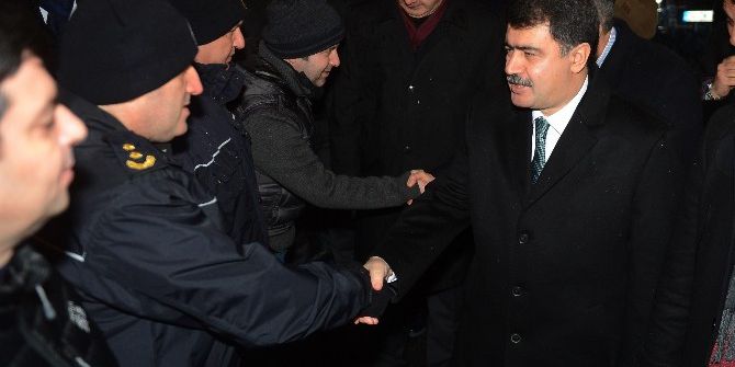 Vali Şahin Taksim’de Görev Yapan Polisleri Ziyaret Etti