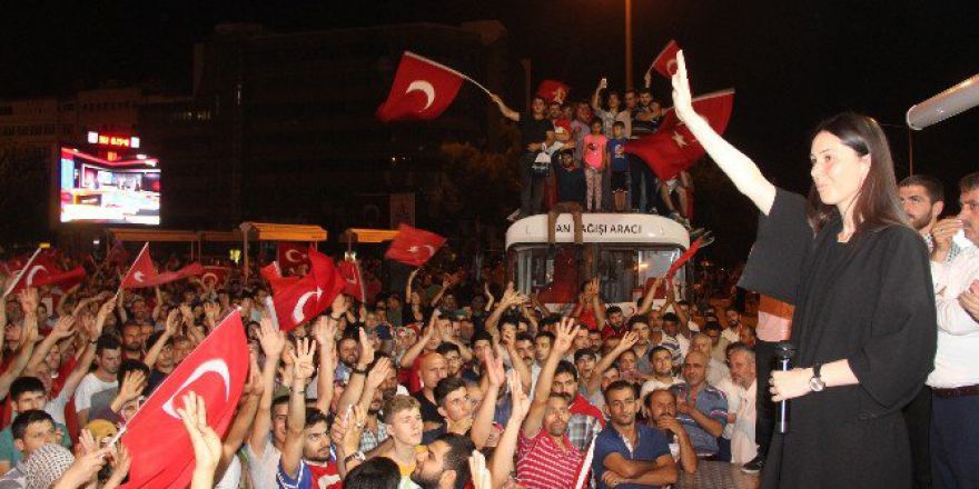 Karaaslan: “Vatan Savunması Tankla Değil Yürekle Yapılıyor”