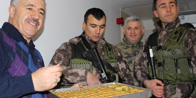 Ulaştırma Bakanı Arslan Türksat Çalışanlarını Ziyaret Etti