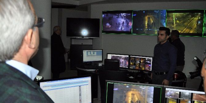 Antalya Valisi, Mobese Merkezinden Antalya’yı İzledi