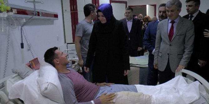 Bakan Kaya, Hastanede Gazileri Ve Askerleri Ziyaret Etti