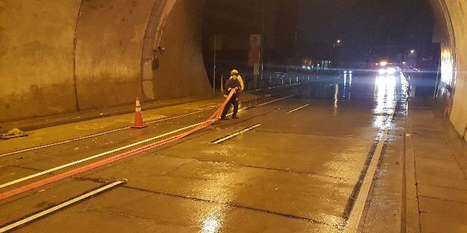 Sarıyer-Çayırbaşı Tüneli’ni Su Bastı, Yol Trafiğe Kapatıldı
