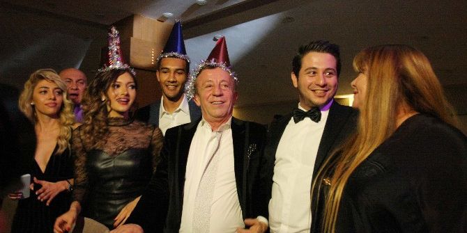 Ağaoğlu Yılbaşına Uludağ’da Ailesiyle Girdi, Yeni Yıl Hedeflerini Açıkladı