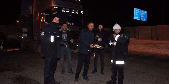 Patnos Gazeteciler Cemiyeti Yılbaşında Polisleri Unutmadı