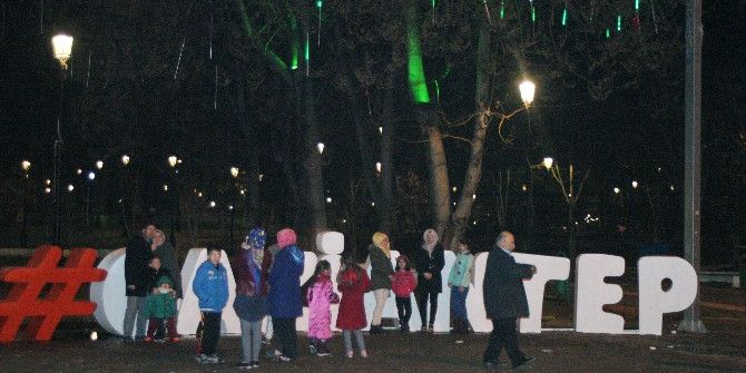 Gaziantep 2017 Yılına Halaylarla Girdi