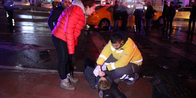 Ehliyetsiz Sürücü Yeni Yıla Saniyeler Kala Dehşet Saçtı: 6 Yaralı