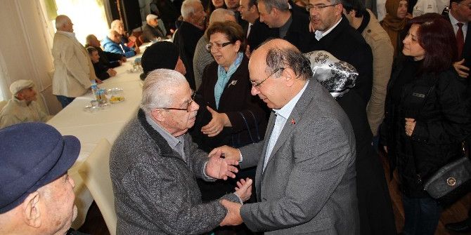 Vali Çiçek Yaşlı Ve Rehabilitasyon Merkezi Sakinlerini Unutmadı