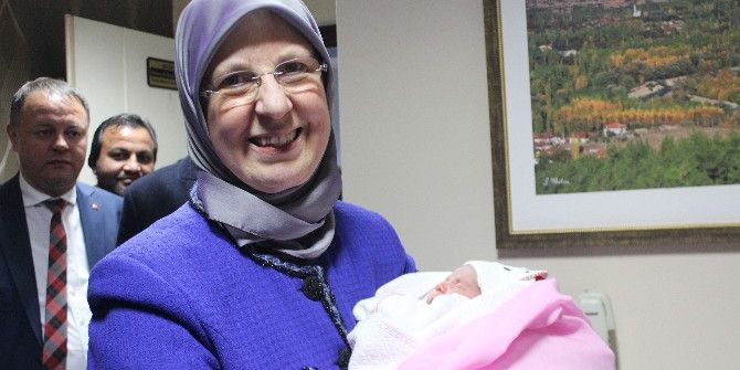 Denizli’de Yeni Yılın İlk Bebeği Melike Oldu