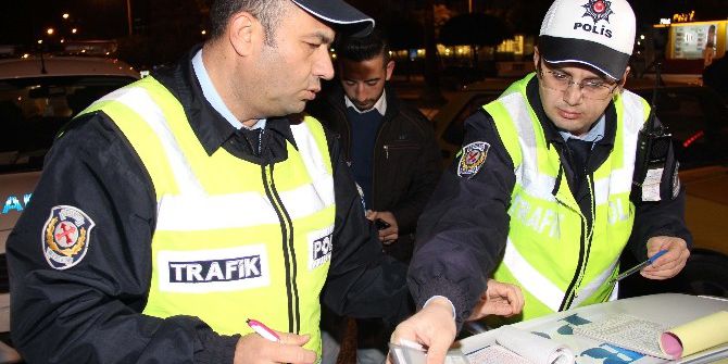 Adana’da Alkollü Araç Sürücüsü, Yeni Yılın İlk Cezasını Yedi