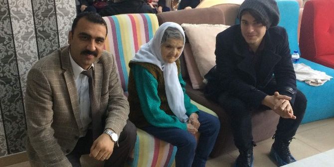 Köşklü Gençler Huzurevinde Kalan Yaşlıların Gönlünü Aldı