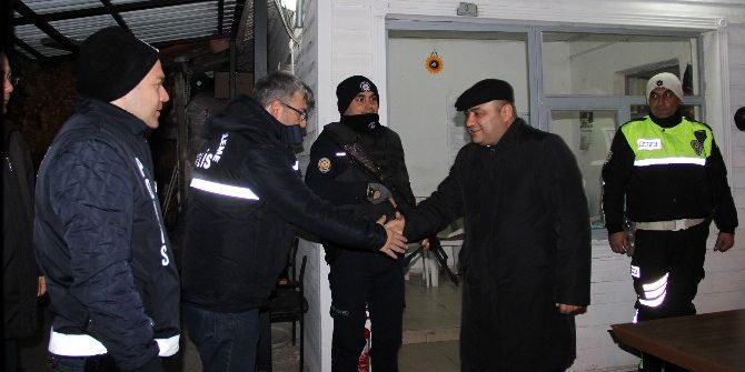 Emniyet Müdürü Nöbetteki Personelin Yeni Yılını Kutladı